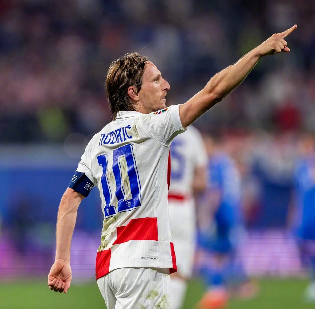 杜兰特这一下是怎么飞起来的？？？